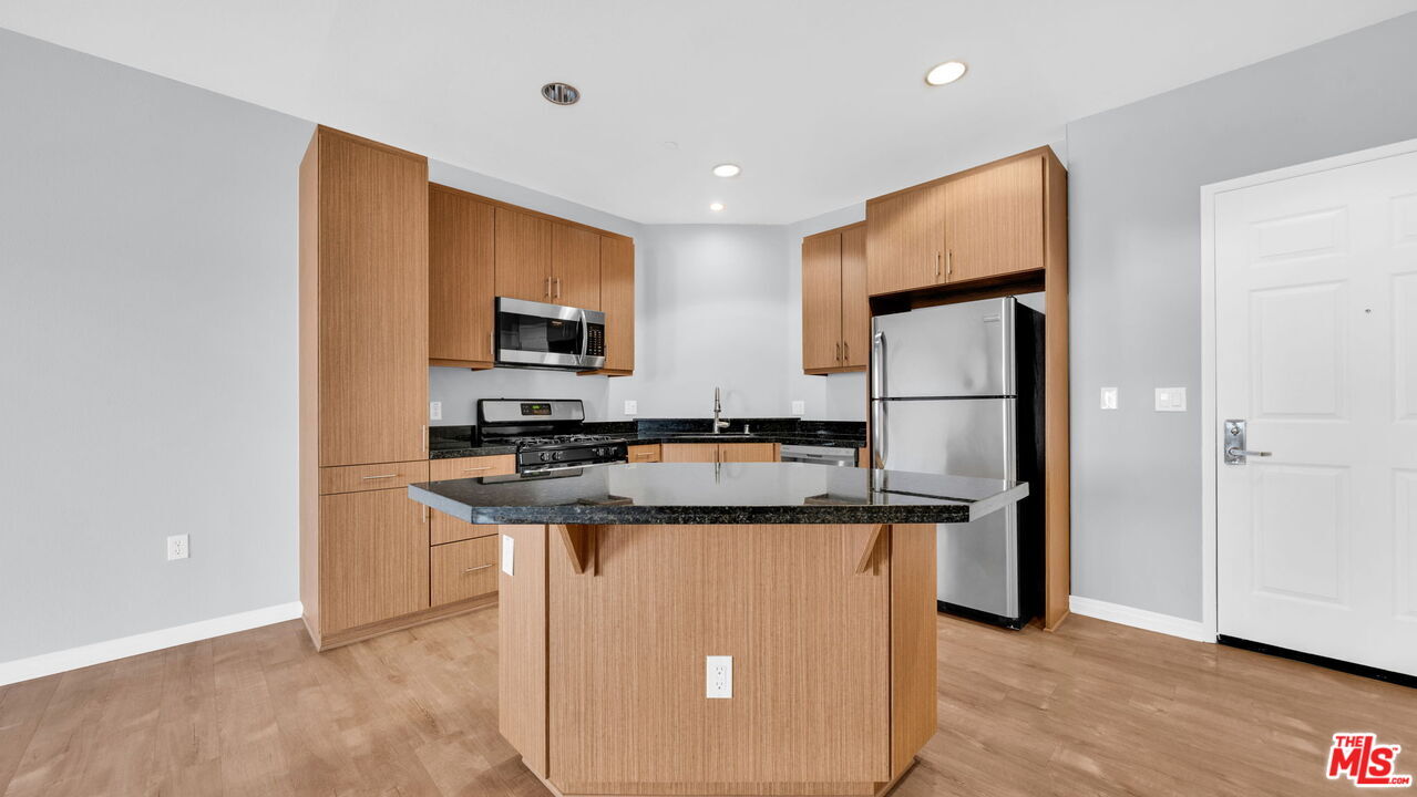 Property Photo: 1408 W Washington Blvd CA 90007