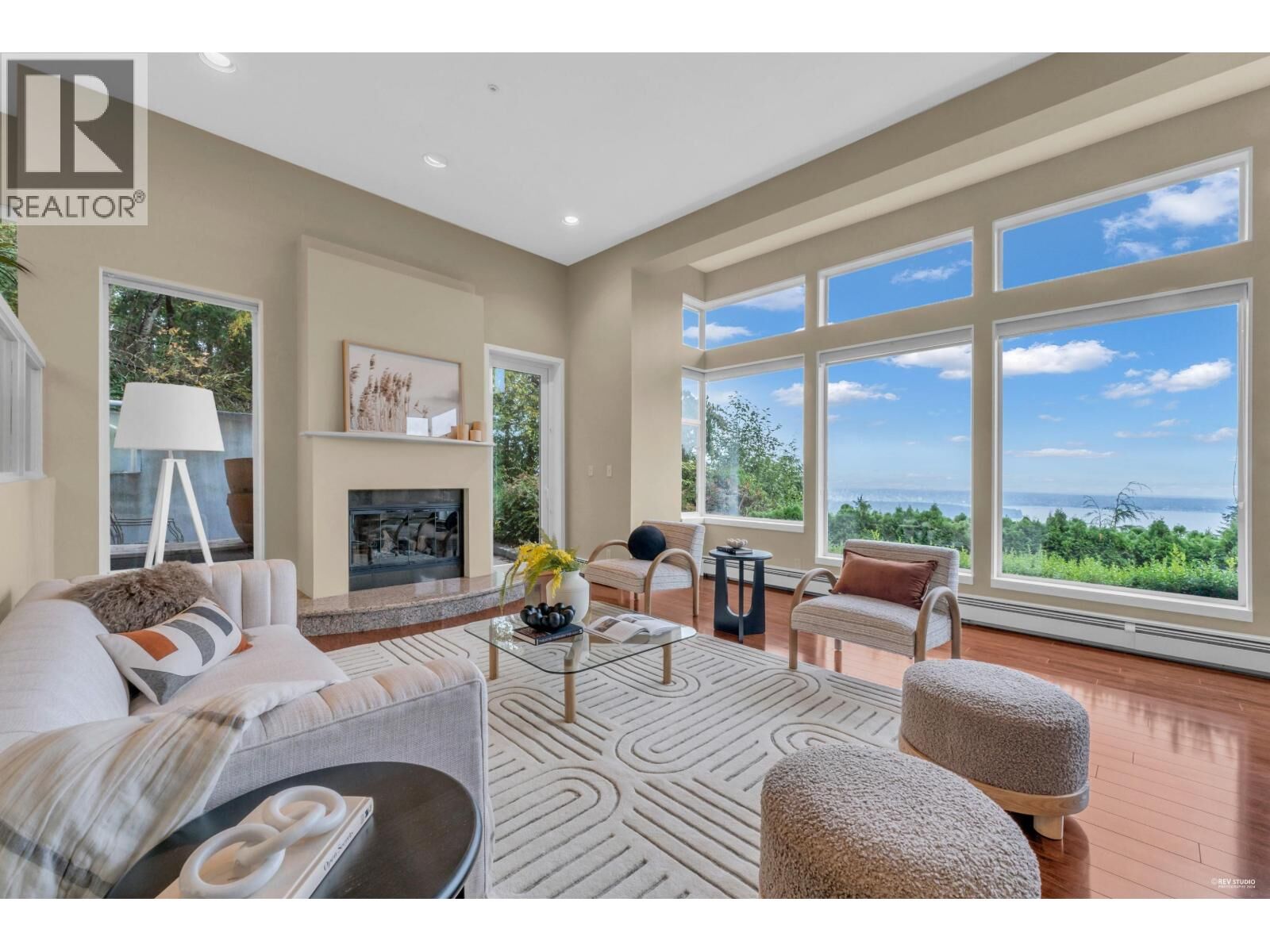 Photo de la propriété:  2617 Westhill Way  BC V7S 3G9 
