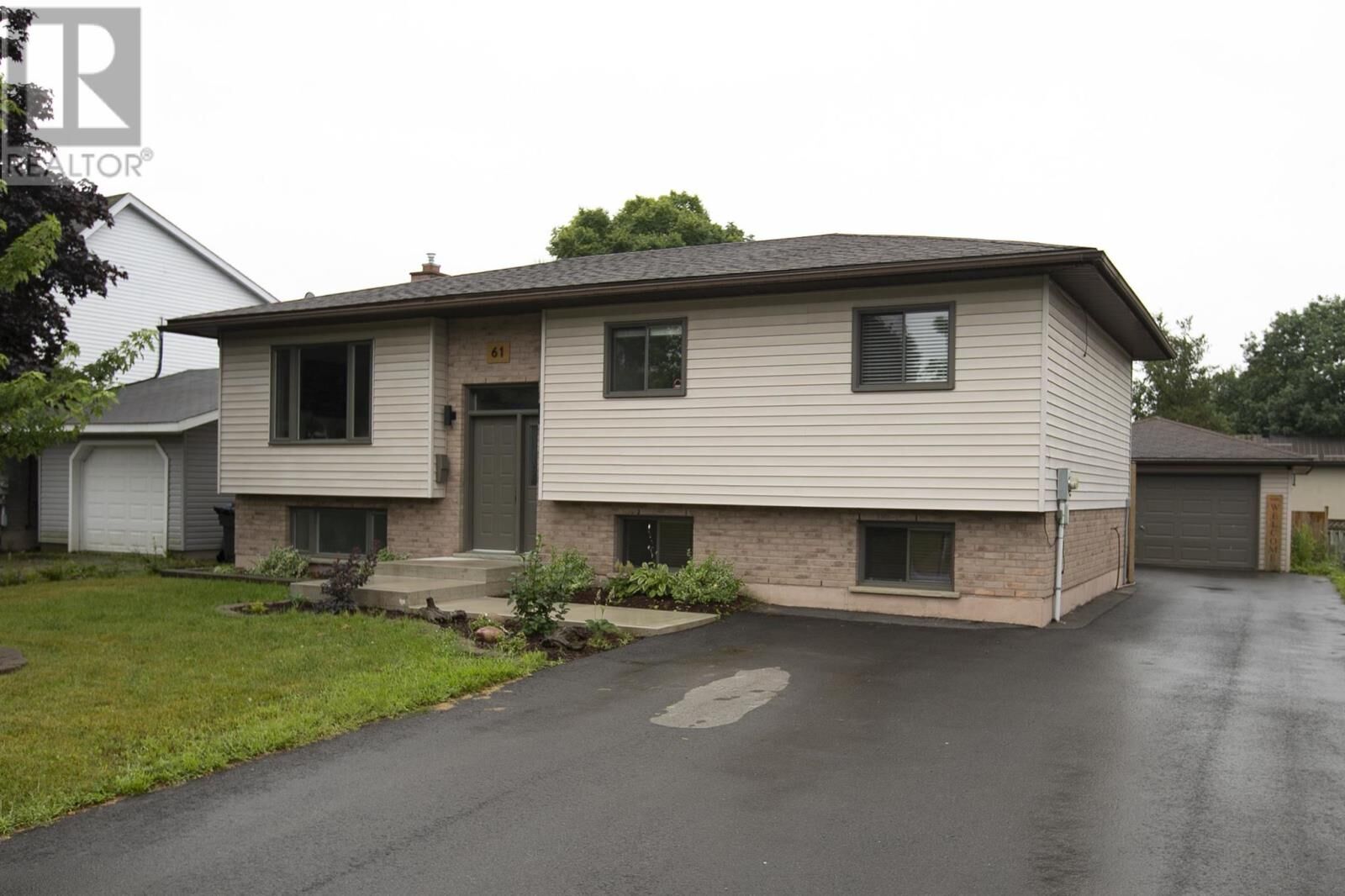 Property Photo:  61 Bristol Pl  ON P6A 6L9 