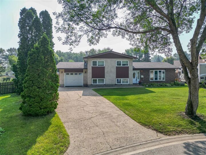 21 Imperial Crescent  Brandon MB R7B 3E6 photo
