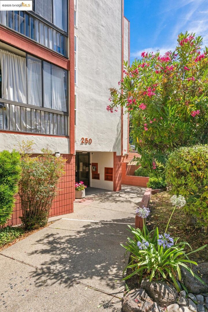 Property Photo: 250 Whitmore St 205 CA 94611