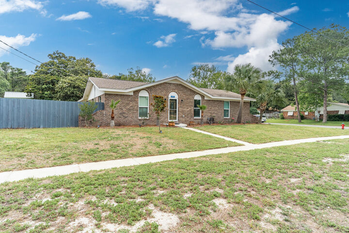Property Photo: 601 Mountain Drive FL 32541