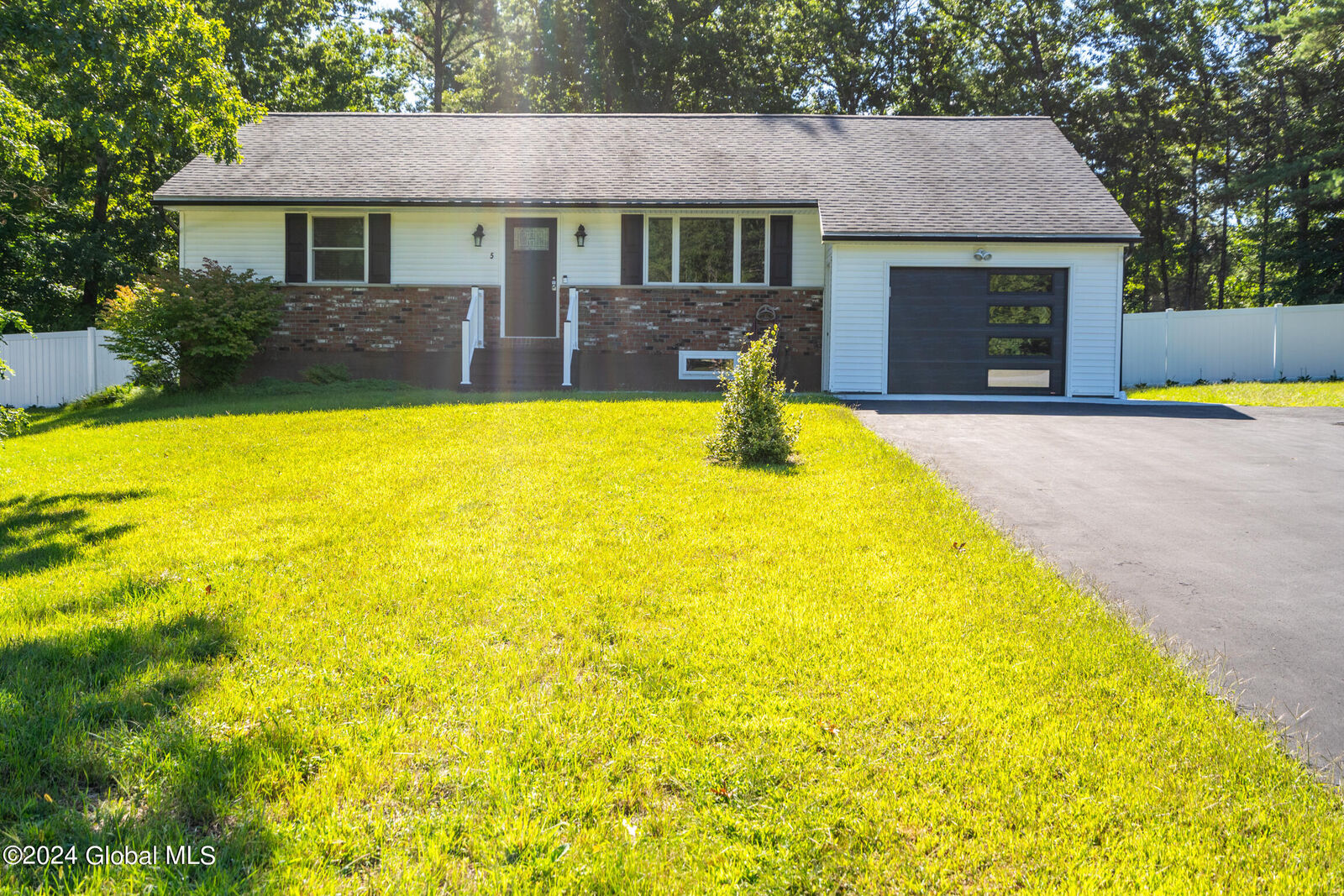 Property Photo:  5 Sleepy Court  NY 12020 