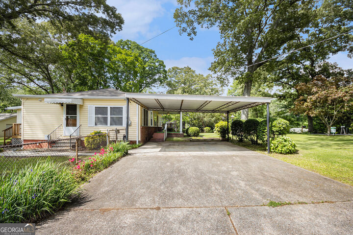 Property Photo:  5760 Brenda Drive SW  GA 30126 