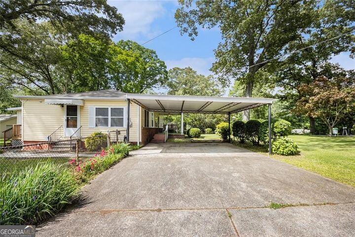 Property Photo: 5760 Brenda Drive SW GA 30126