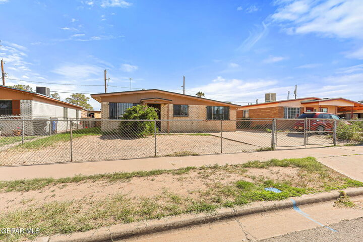 Property Photo: 5824 Mainzer Avenue TX 79905