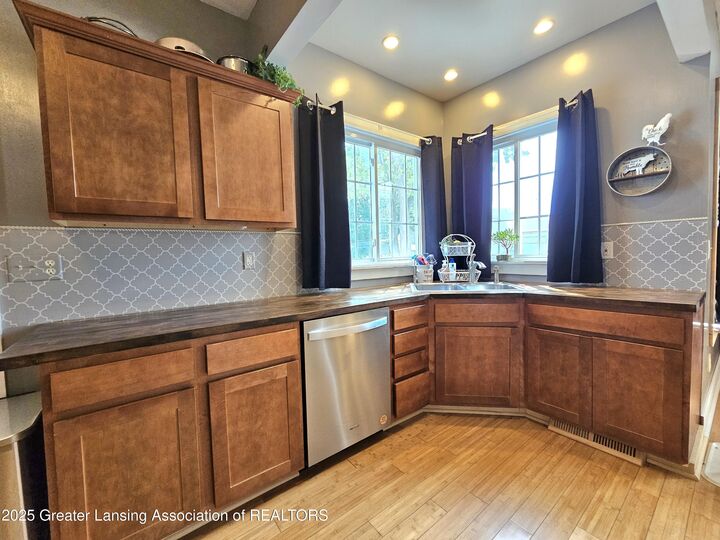 Property Photo:  121 W Ann Street  MI 48809 