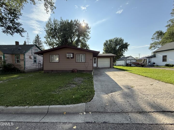 515 2nd Avenue W  Gackle ND 58442 photo