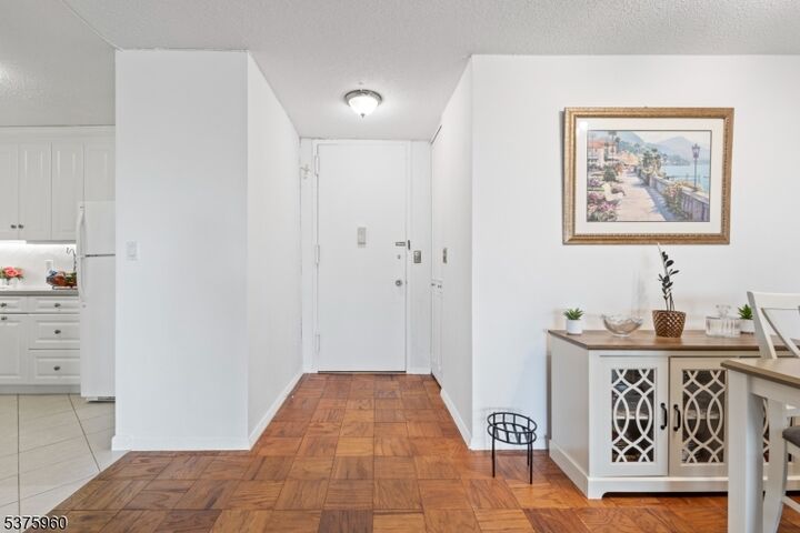 Property Photo:  555 North Ave 6K  NJ 07024 