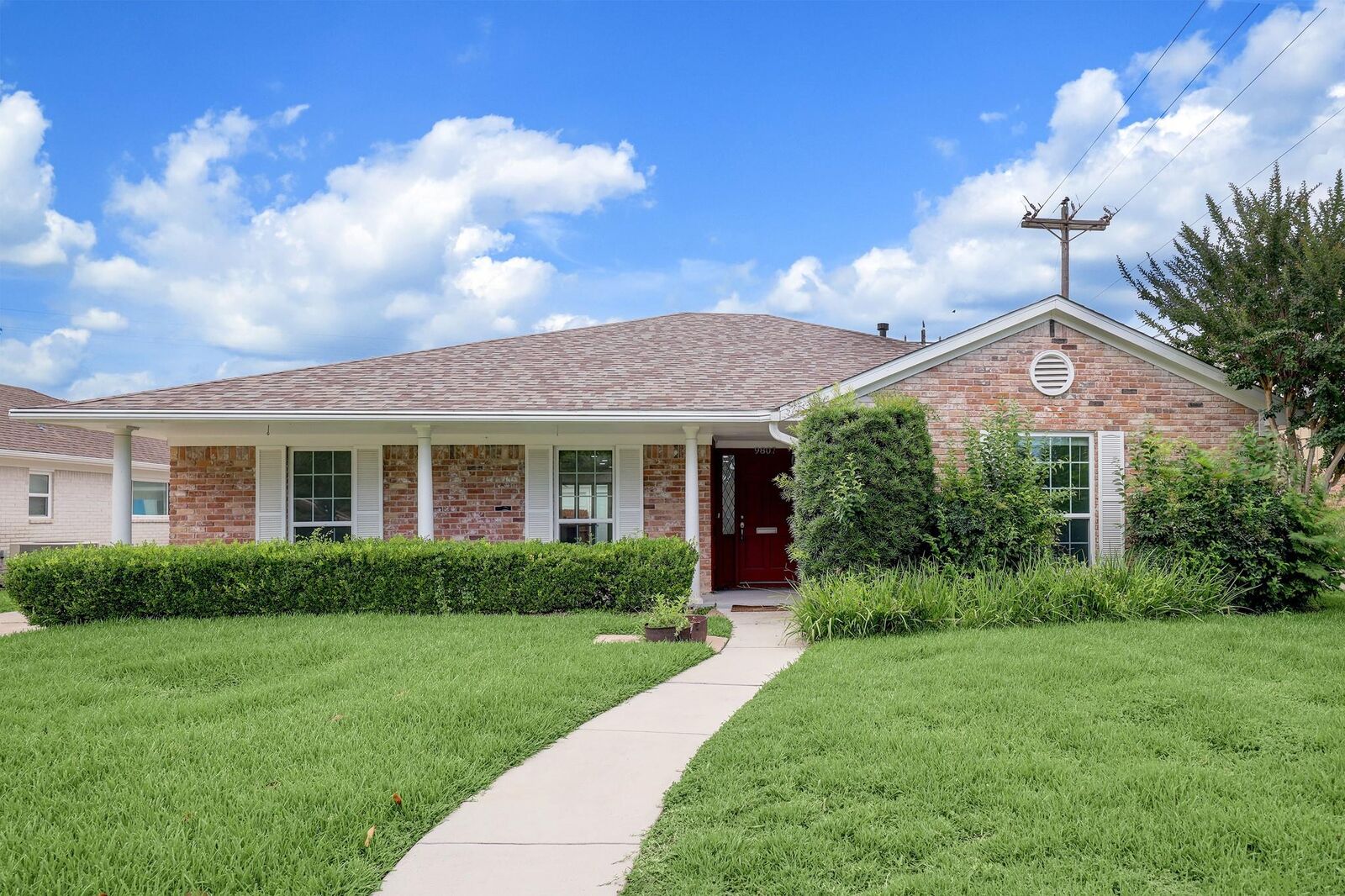 Property Photo: 9807 Braewick Drive TX 77096