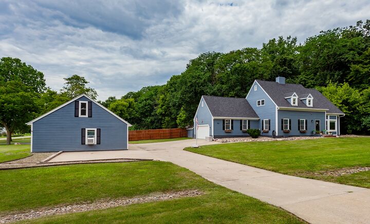 Property Photo:  1520 Thornwood Road  IA 50265 