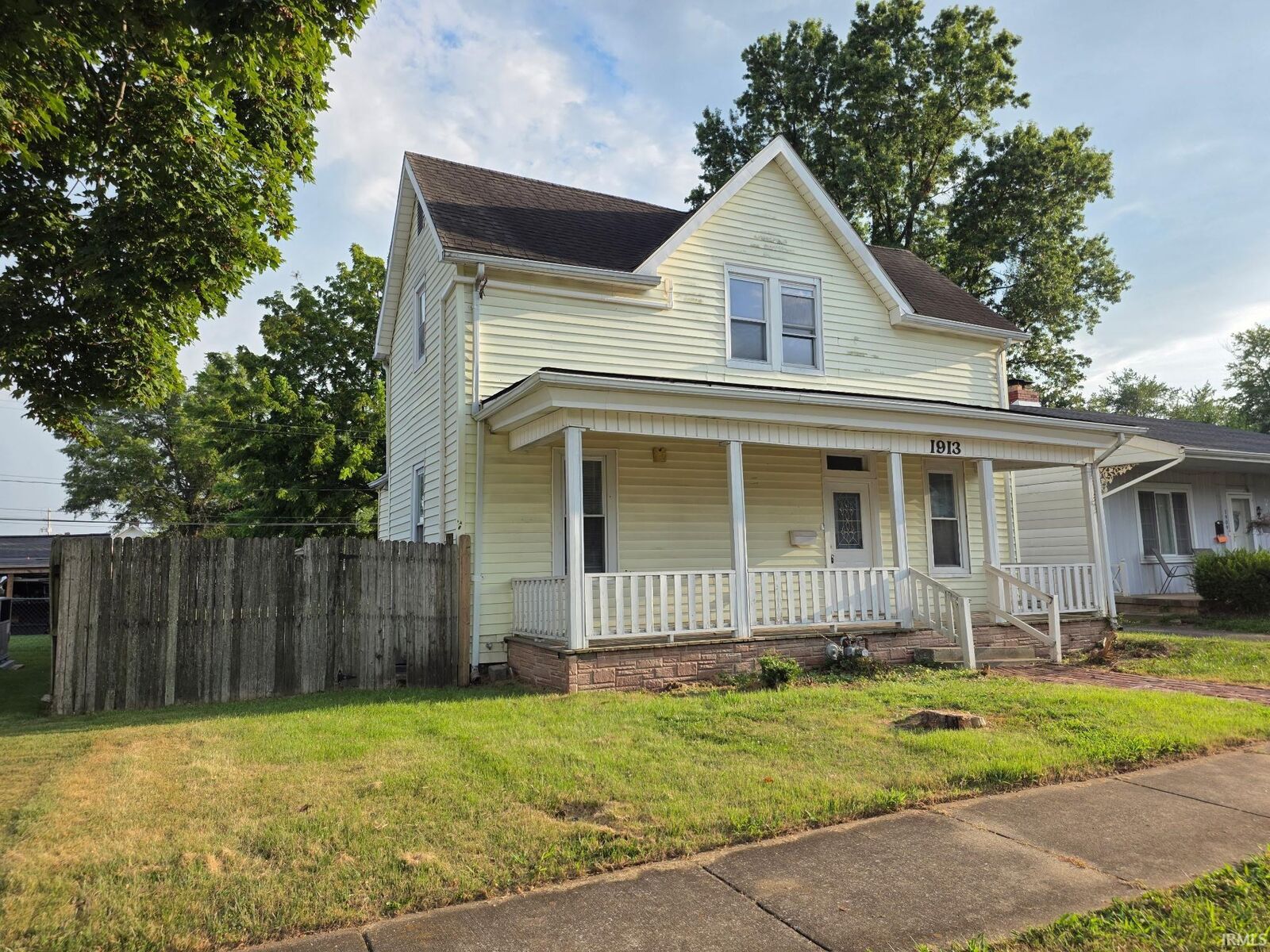 Property Photo: 1913 E Michigan Street IN 47711