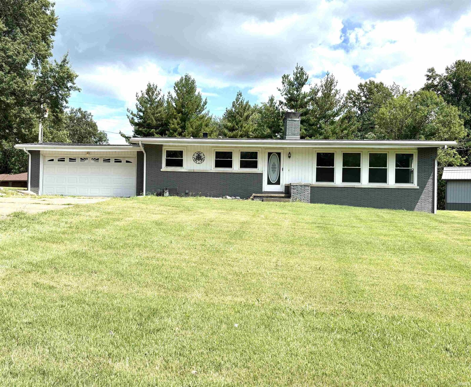 Property Photo: 7811 Meadowview Drive IN 47710
