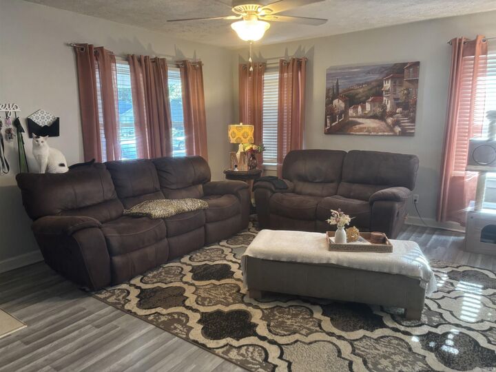 Property Photo: 1723 E Illinois Street IN 47711