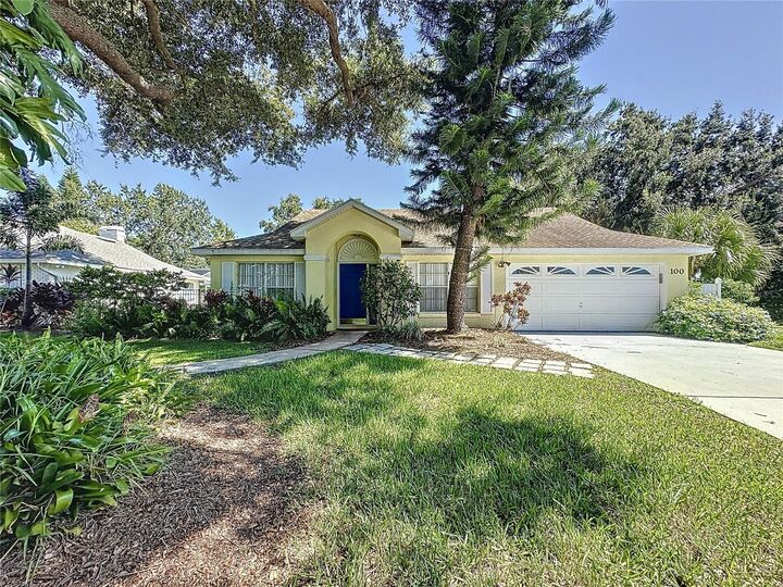 Property Photo:  100 Sunridge Woods Court  FL 33837 