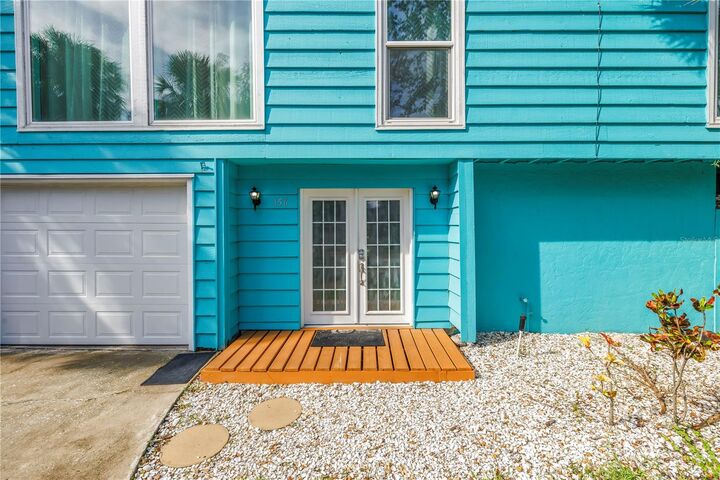 Property Photo:  156 Siesta Drive  FL 34242 