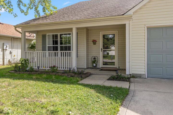 Property Photo: 1527 Blue Grass Parkway IN 46143