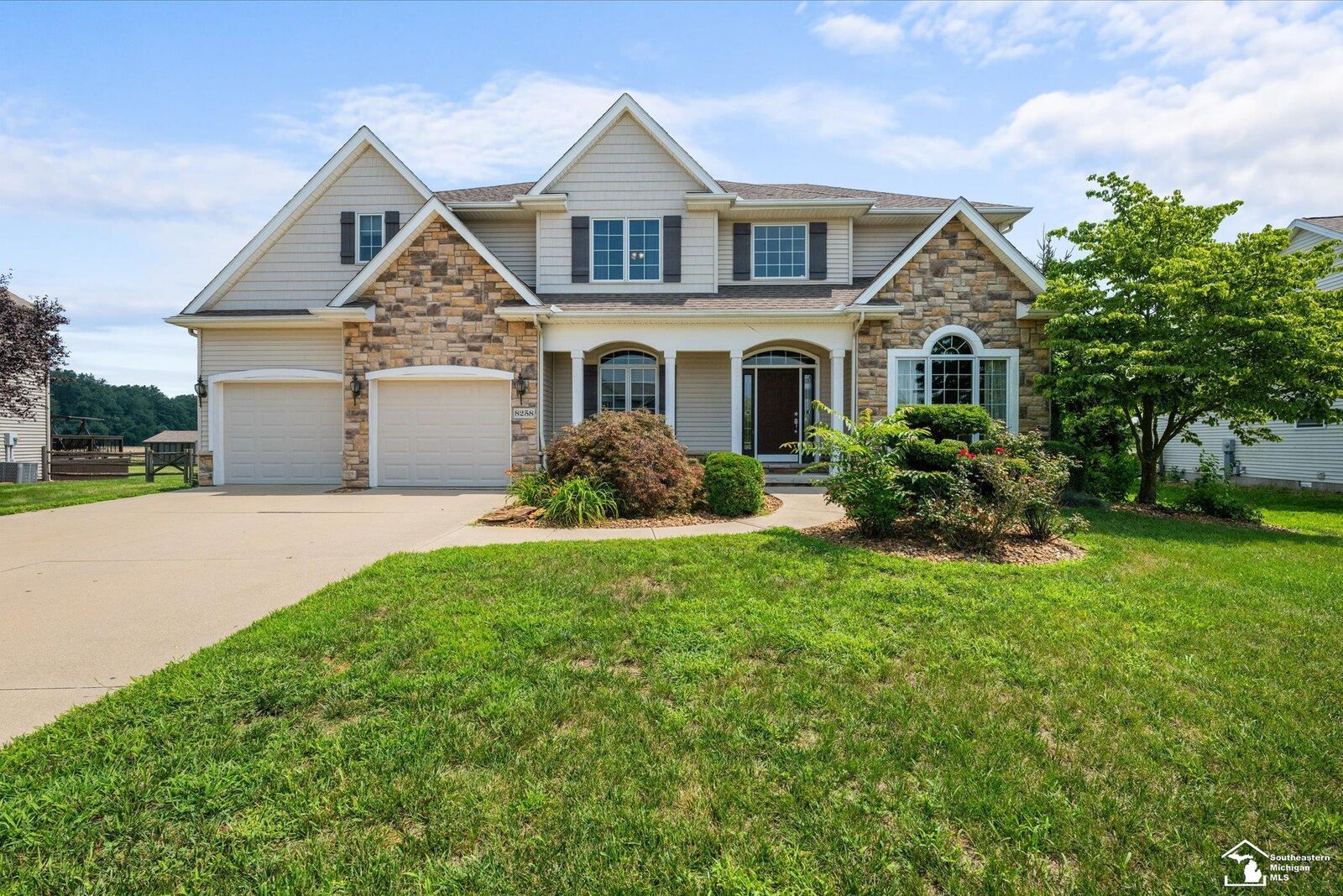 Property Photo:  8258 Twin Creek Circle  MI 48182 