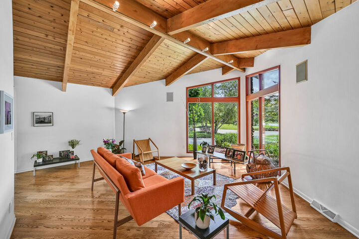 Property Photo: 9467 N Fairway Cir WI 53217