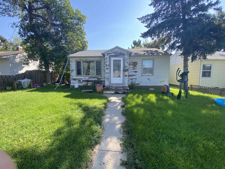 512 20th St NW  Minot ND 58703 photo
