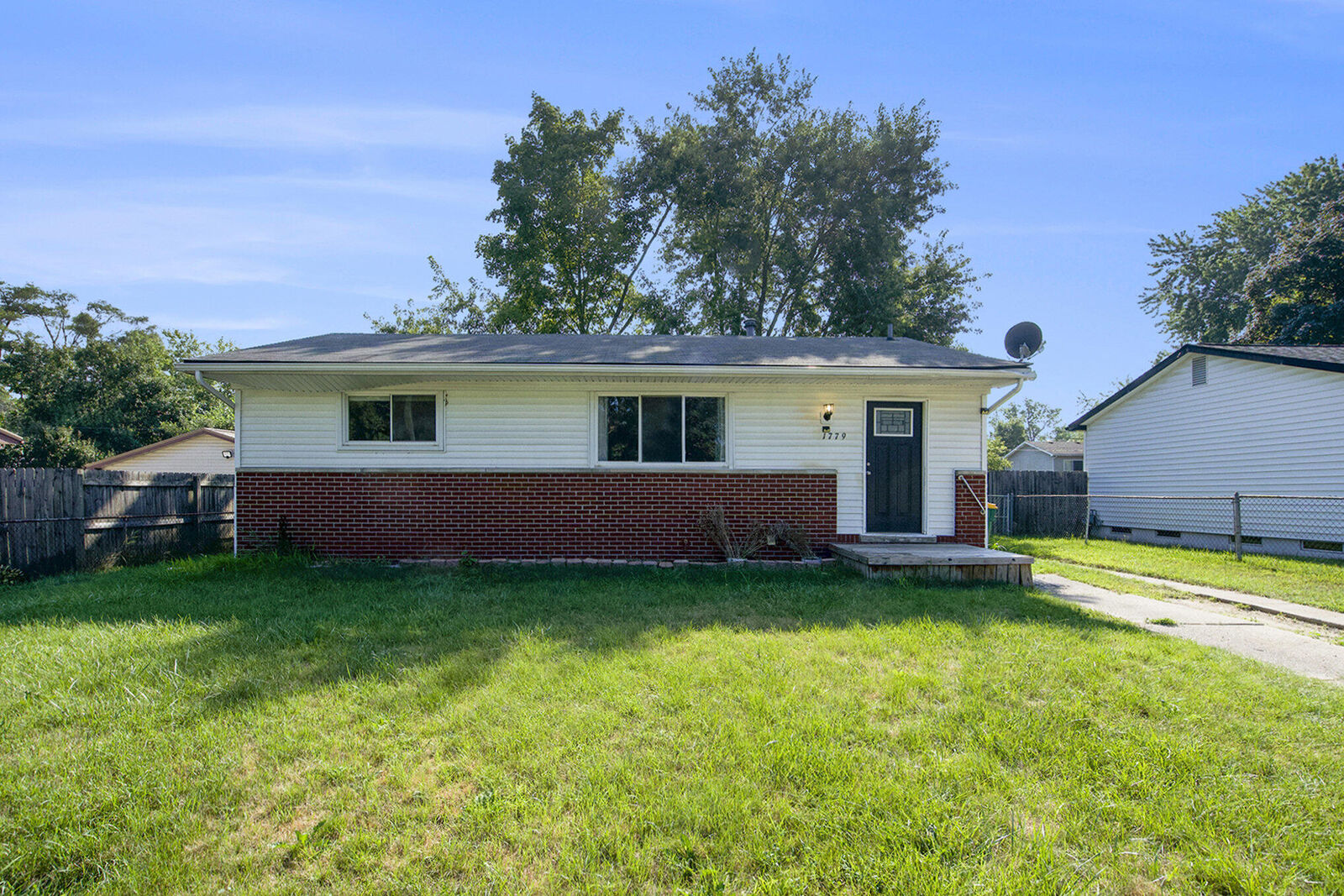 Property Photo:  1779 Outer Ln Drive  MI 48198 