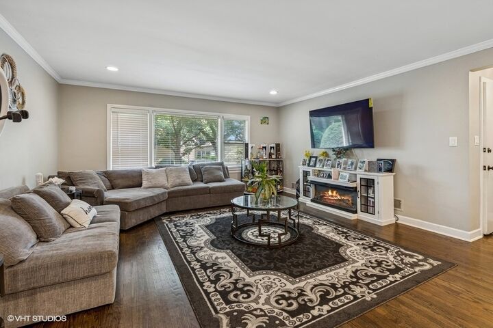 Property Photo: 134 Callan Avenue IL 60202