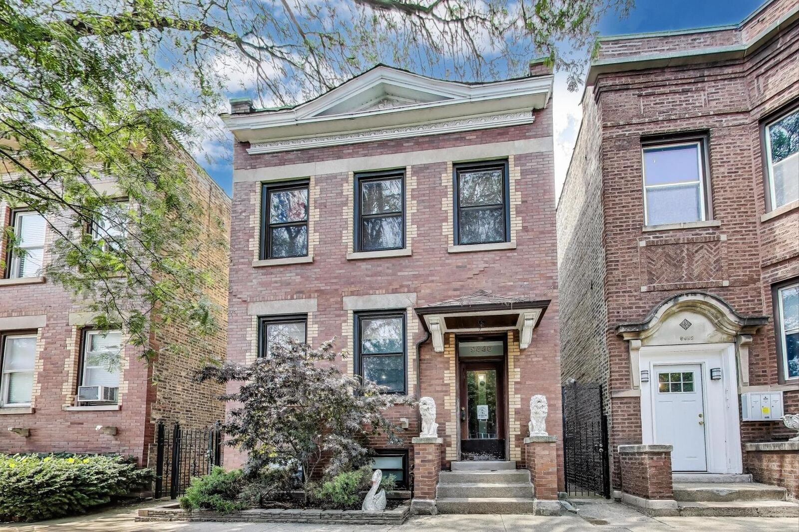 Property Photo: 5440 N Ashland Avenue IL 60640
