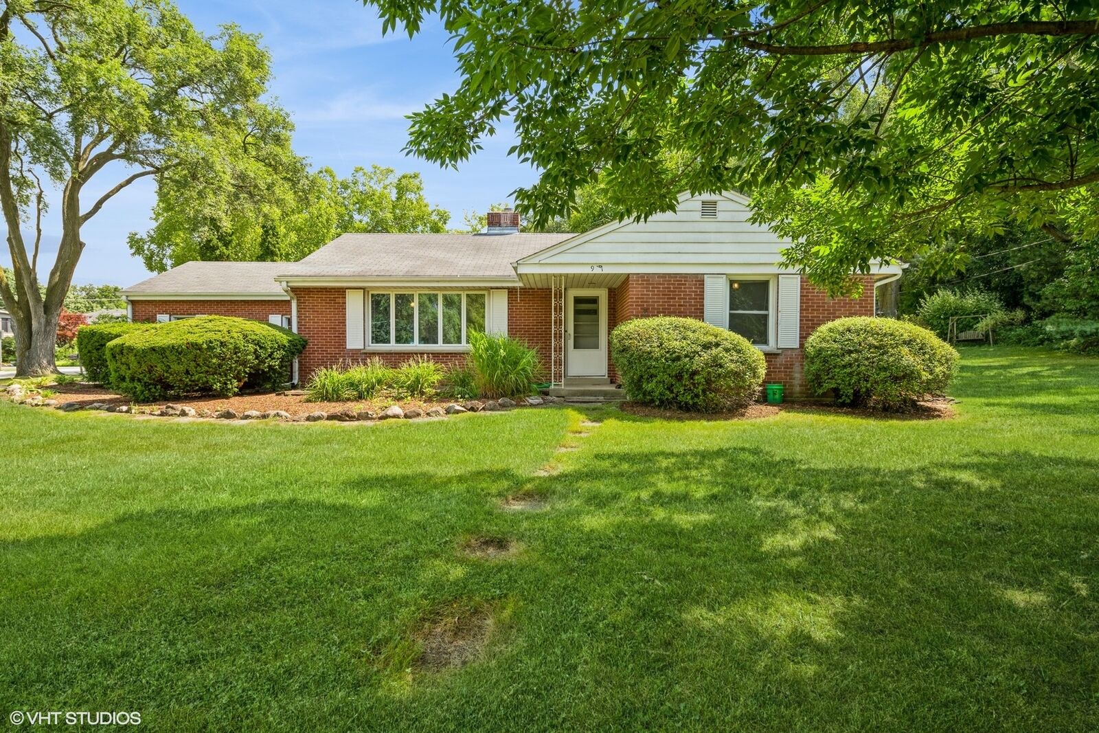 Property Photo: 947 Ridgeland Avenue IL 60060