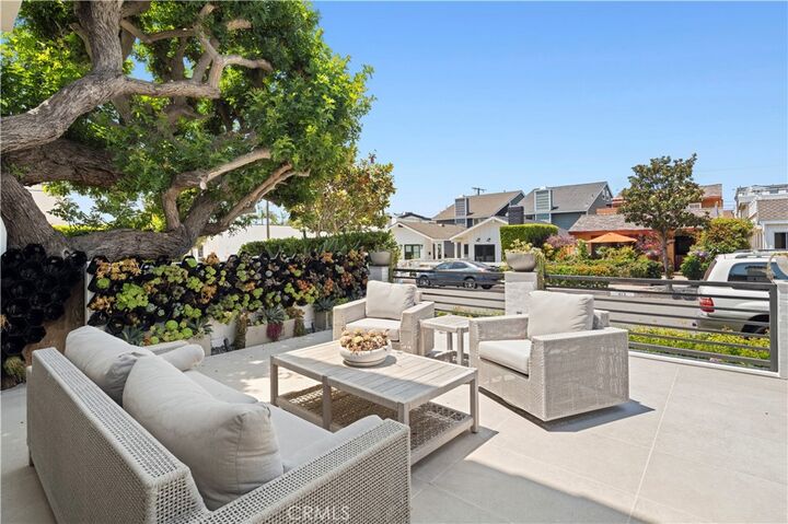 Property Photo: 412 Poinsettia Avenue CA 92625