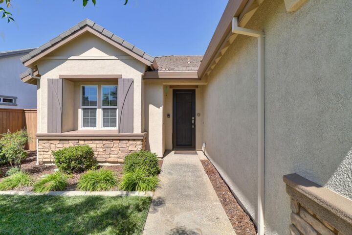 Property Photo: 9895 Sheffield Way CA 95757