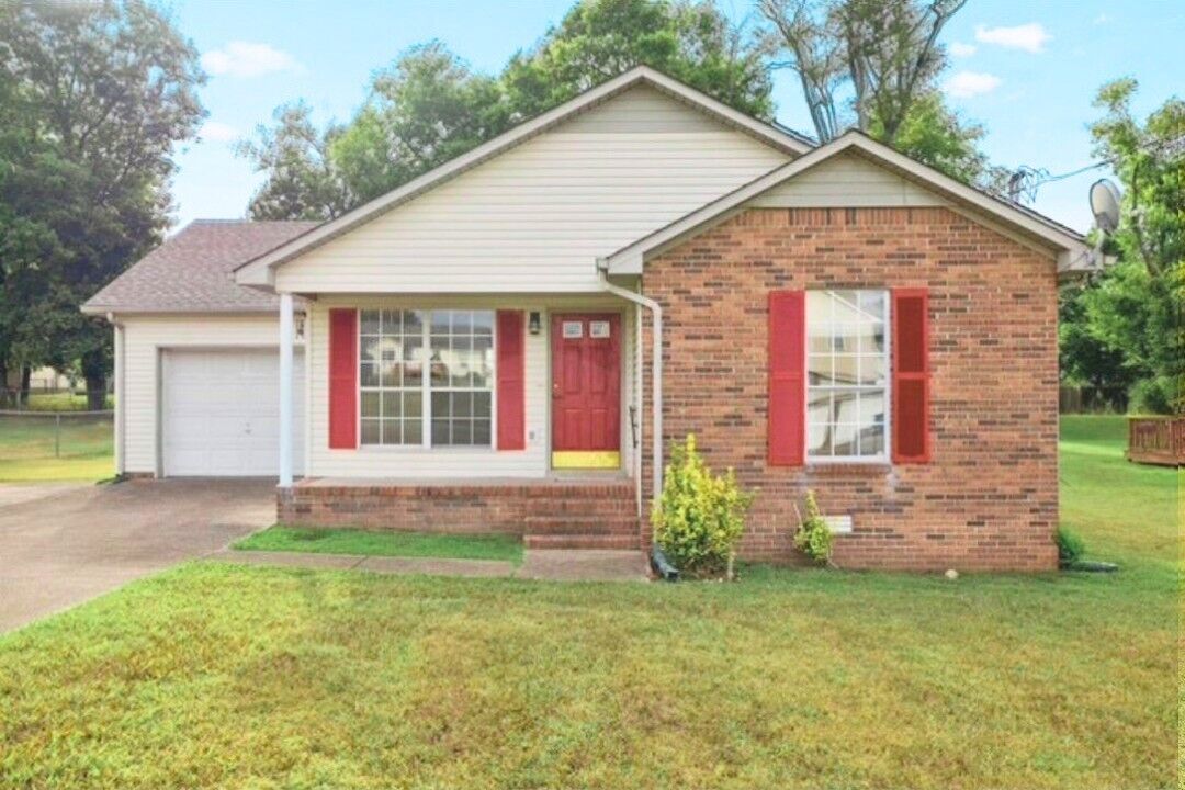 Property Photo: 1909 Vicksburg Cir TN 38401