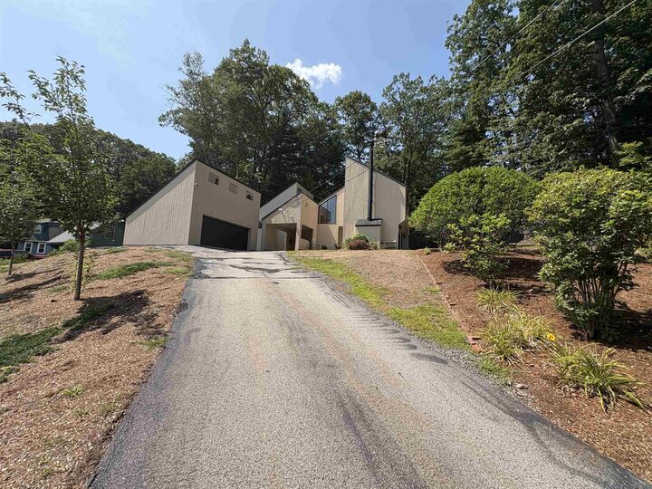 Property Photo:  17 Dunbarton Drive  NH 03063 