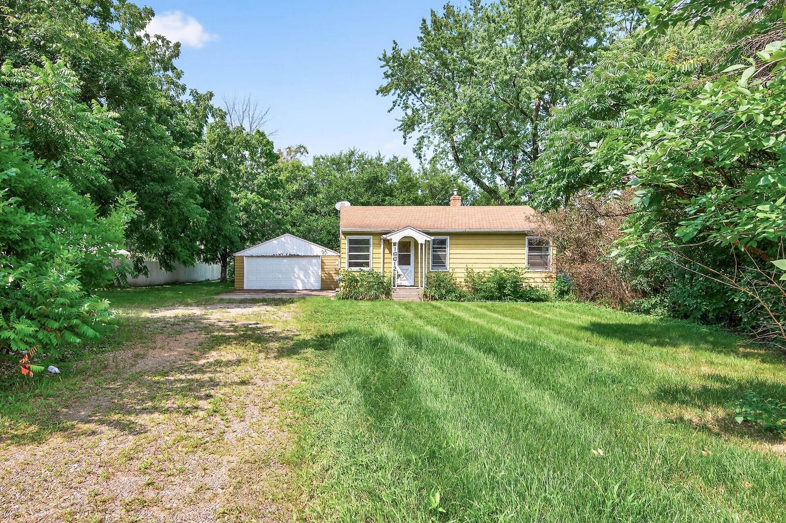 Property Photo:  16612 Minnetonka Boulevard  MN 55345 