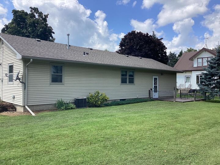 Property Photo:  411 Center Avenue S  MN 56036 