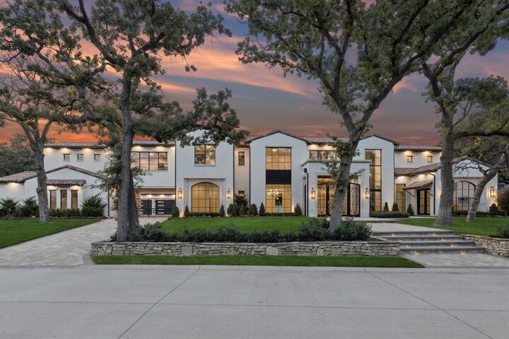 Property Photo: 1609 Meandering Way Drive TX 76262