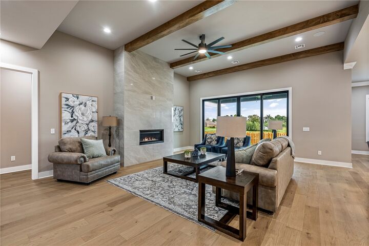 Property Photo:  811 Greenhorn Street  AR 72712 