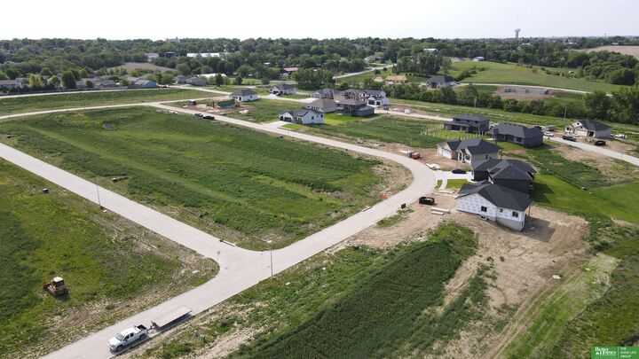 Property Photo: 21603 Parkview Drive NE 68028