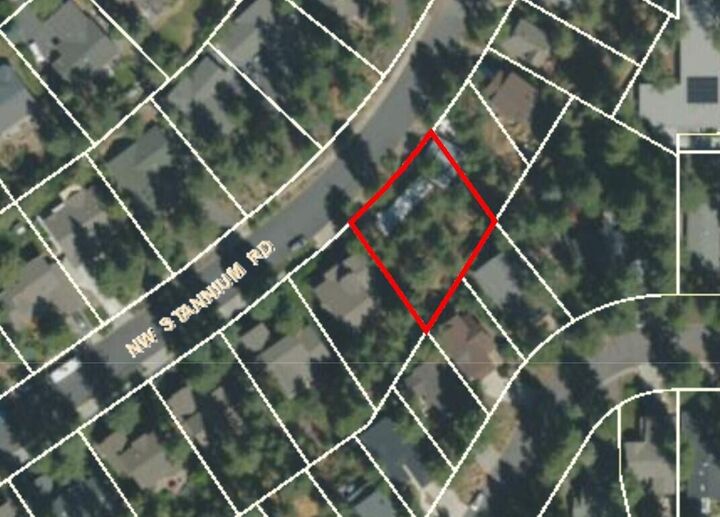 Property Photo: 1122 NW Stannium Road OR 97703