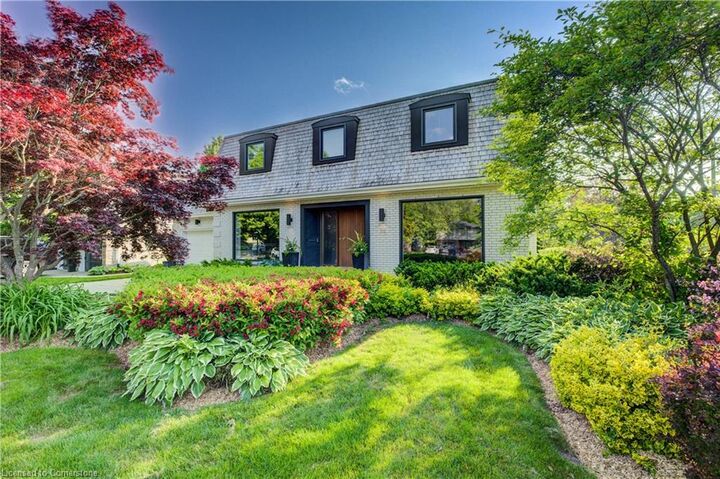 Photo de la propriété: 75 Somerset Crescent ON N2L 1N1