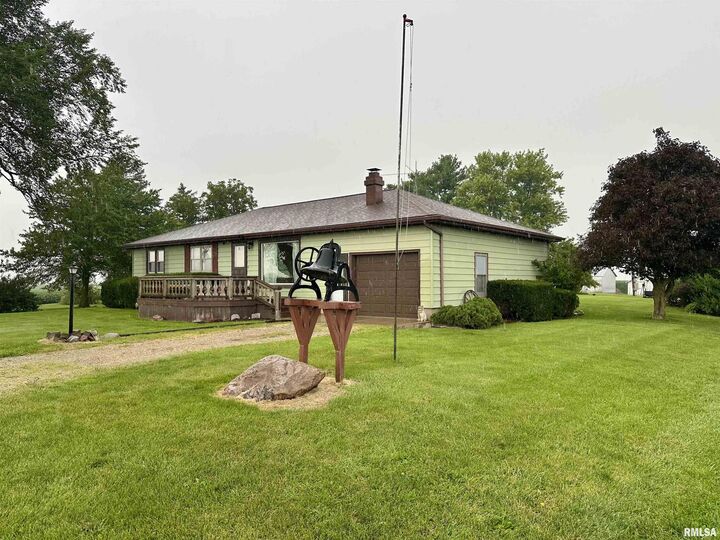 Property Photo: 1640 County Road 2000 N Road IL 61570