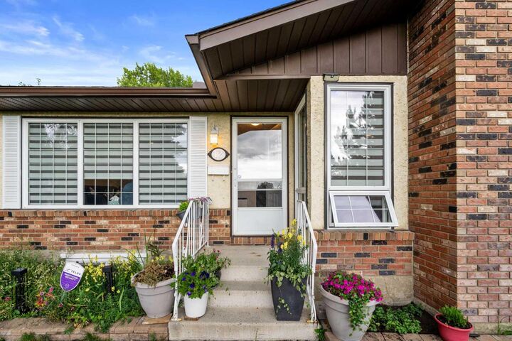 Property Photo:  12 Whiteland Bay NE  AB T1Y 3M5 