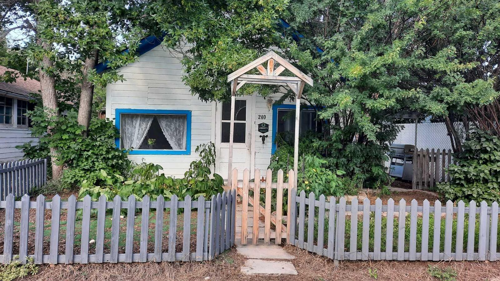 Property Photo:  240 2 Avenue  AB T0J 1B0 