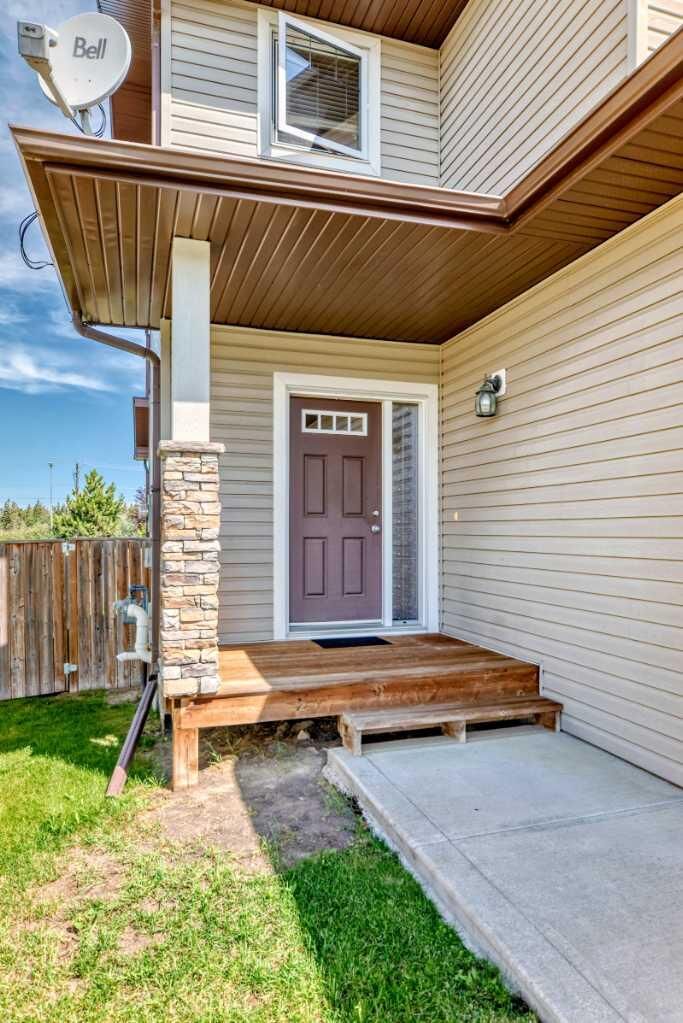 Property Photo: 10 Carlson Place AB T4P 0M3
