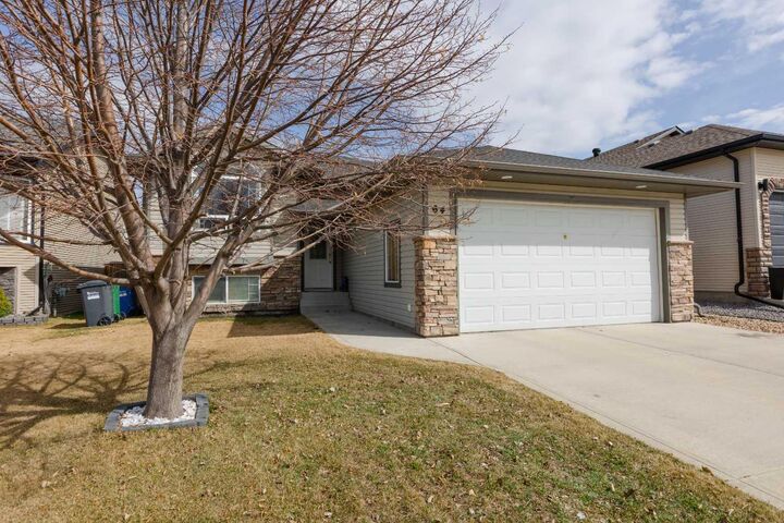 Property Photo:  64 Irving Crescent  AB T4R 3R9 