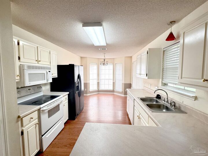 Property Photo: 4694 Magnolia Hill Ct FL 32571
