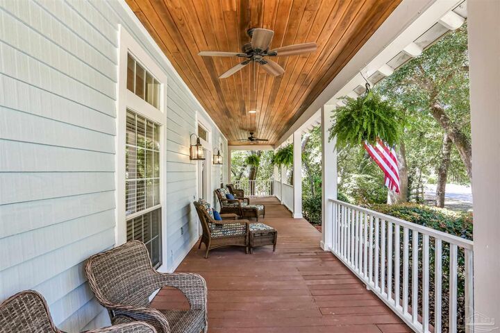 Property Photo: 10180 Bittern Dr FL 32507