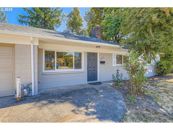 Property Photo:  450 NE 103rd Ave  OR 97220 