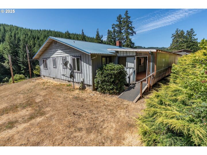 Property Photo:  92433 Ward Creek Ln  OR 97458 