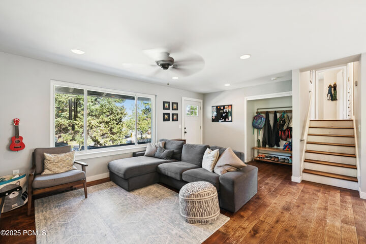 Property Photo: 130 Parkview Drive UT 84098