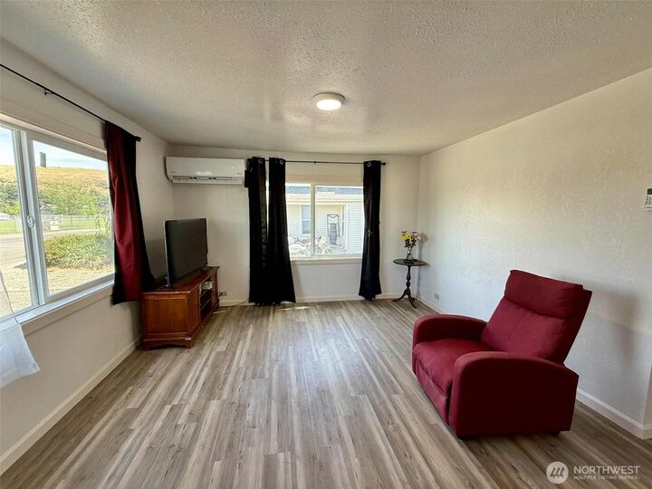 Property Photo:  112 SE 15th  OR 97862 